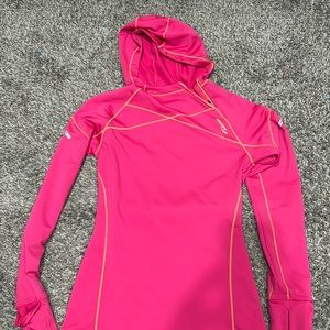 Saucony running sweatshirt with thumb loops